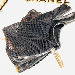 Chanel 3 finger Karl gloves
